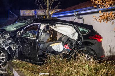 Filderstadt-Sielmingen: Schwerer Frontalunfall innerorts fordert 2 Schwerstverletzte